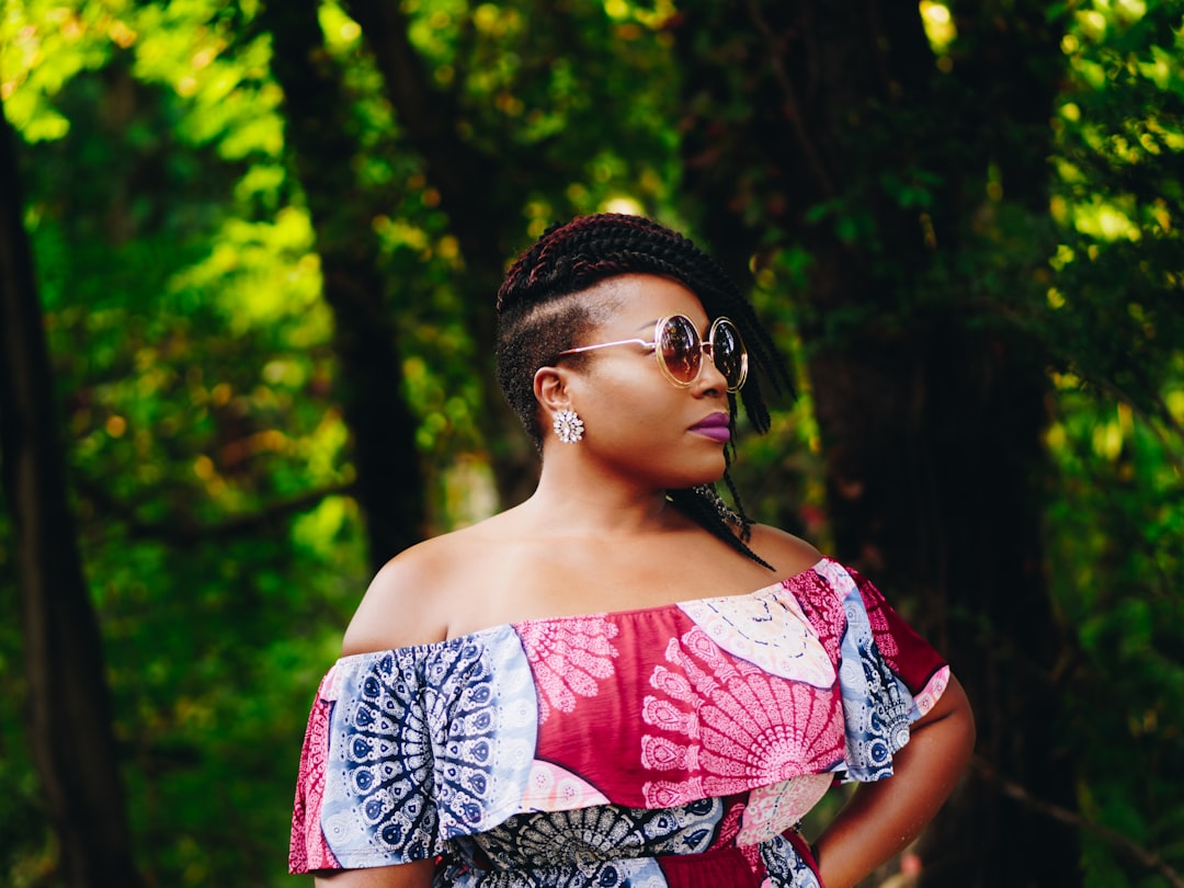 woman-standing-in-front-of-trees-qhods-dfide
